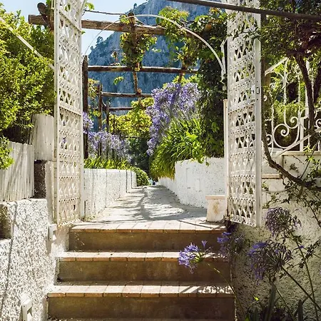 Garden * Capri